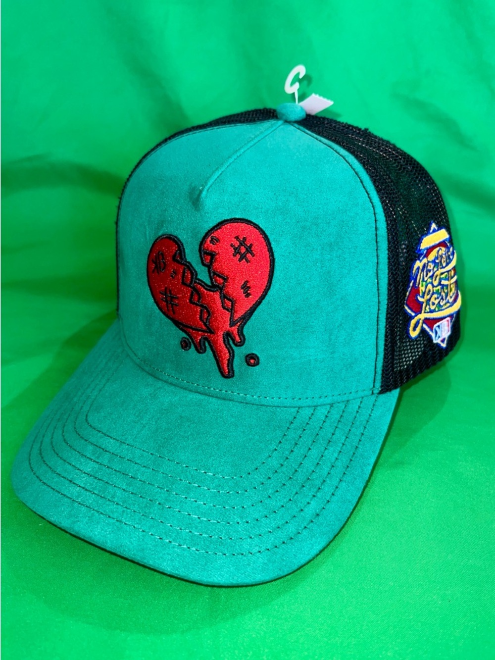 BROKEN HEART HAT 💔 No Love Lost KID BULLY BLACK GREEN TRUCKER SNAPBACK NWT